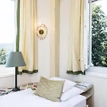 Szálloda Dermuth - Parkvilla Woerth Pörtschach am Wörthersee