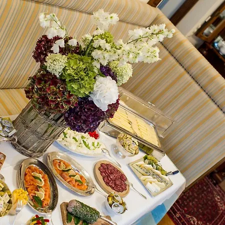 德尔穆思酒店–帕克维拉沃尔斯 Pörtschach am Wörthersee